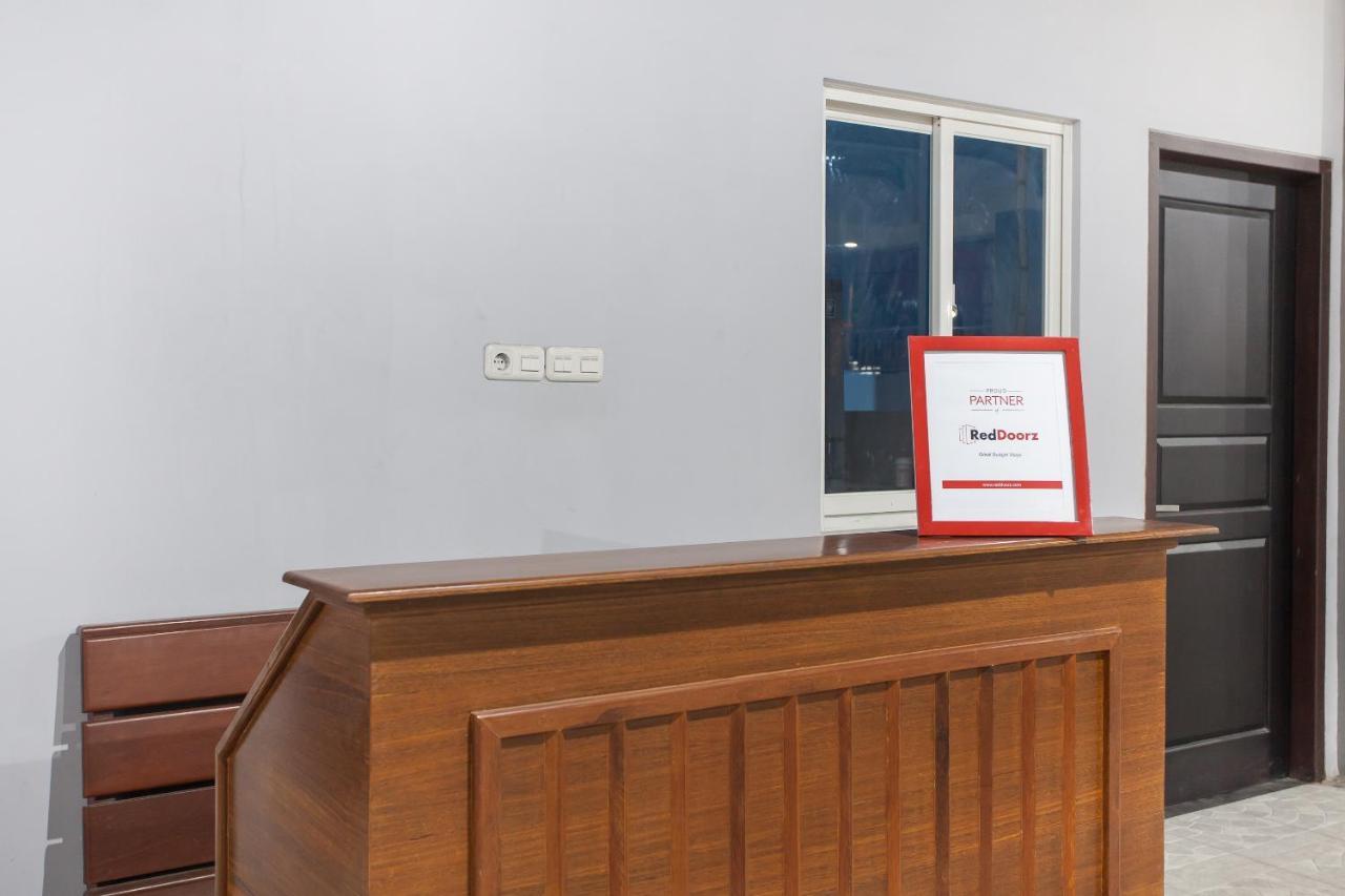 Reddoorz Near Universitas Wijaya Kusuma Surabaya Luaran gambar