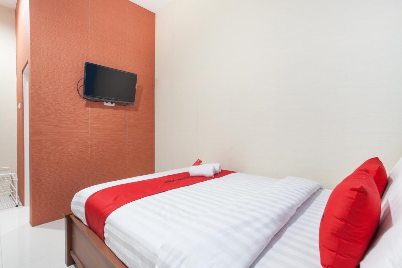 Reddoorz Near Universitas Wijaya Kusuma Surabaya Luaran gambar