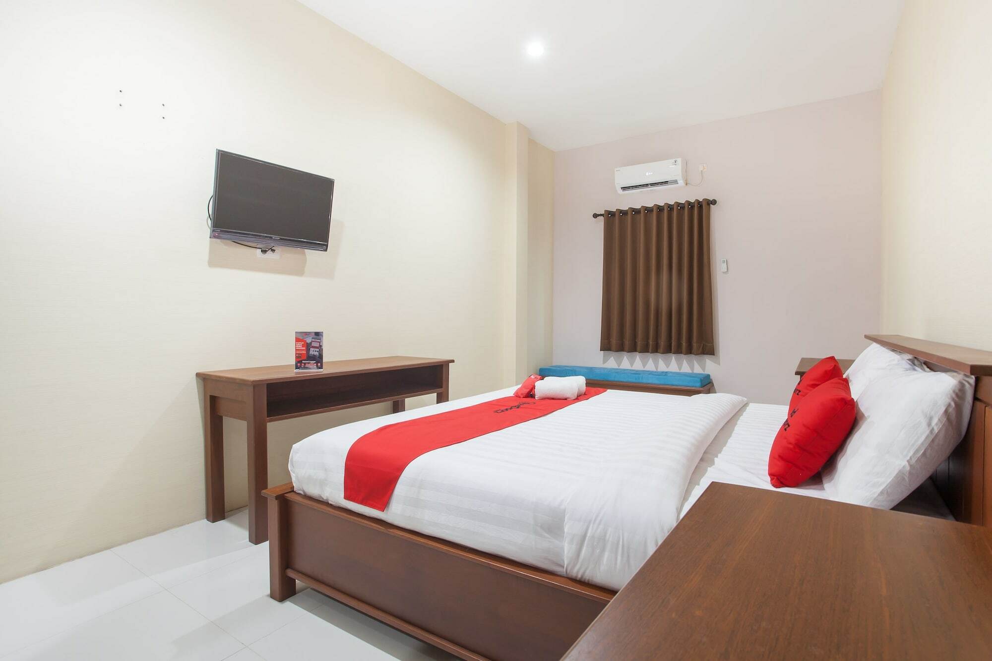 Reddoorz Near Universitas Wijaya Kusuma Surabaya Luaran gambar