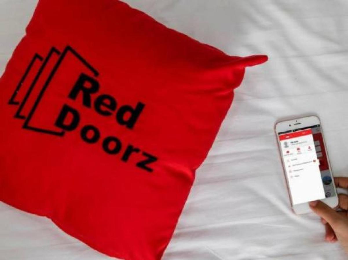Reddoorz Near Universitas Wijaya Kusuma Surabaya Luaran gambar